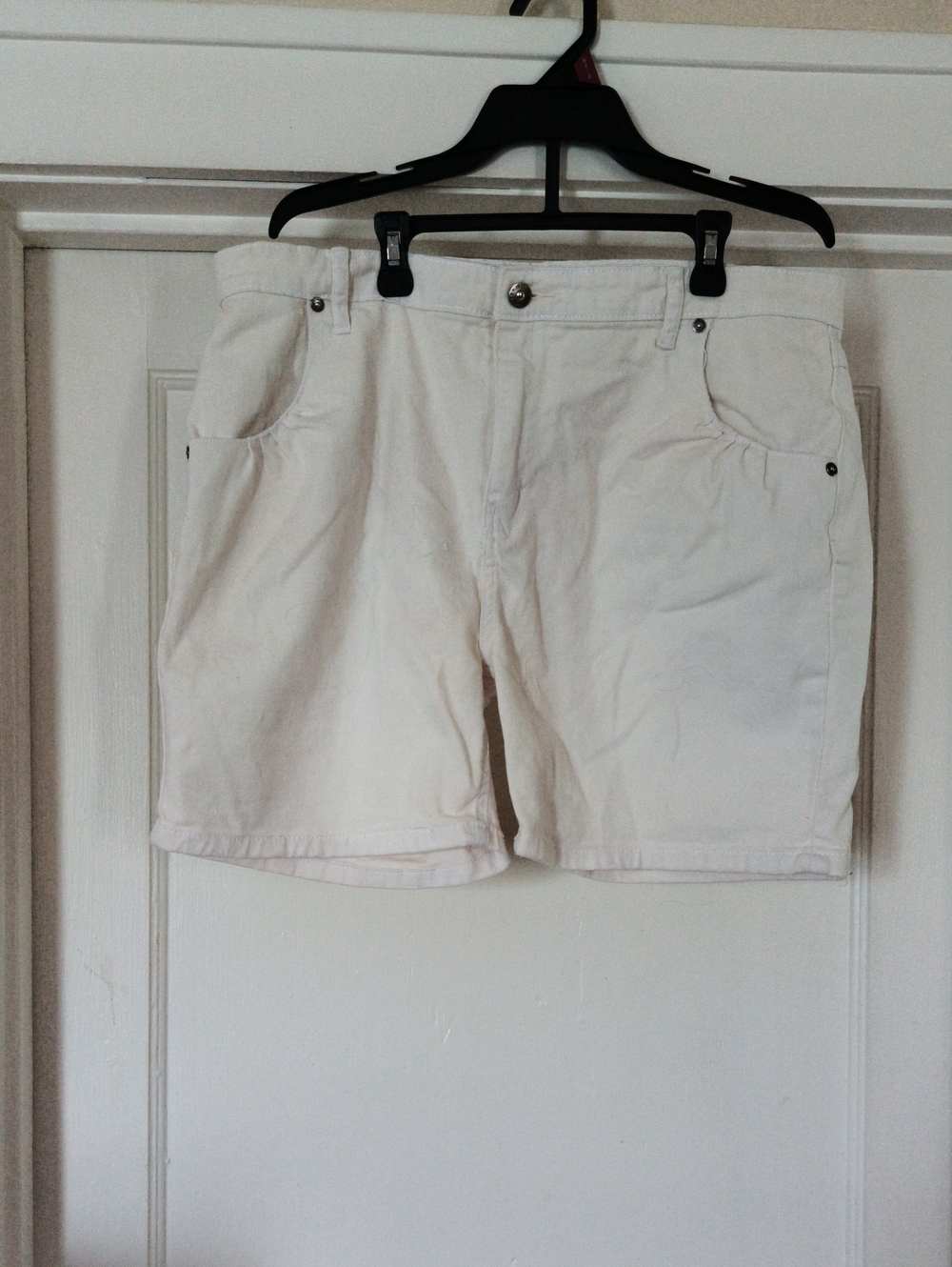 Women’s White Casual Shorts - Classic Summer Style